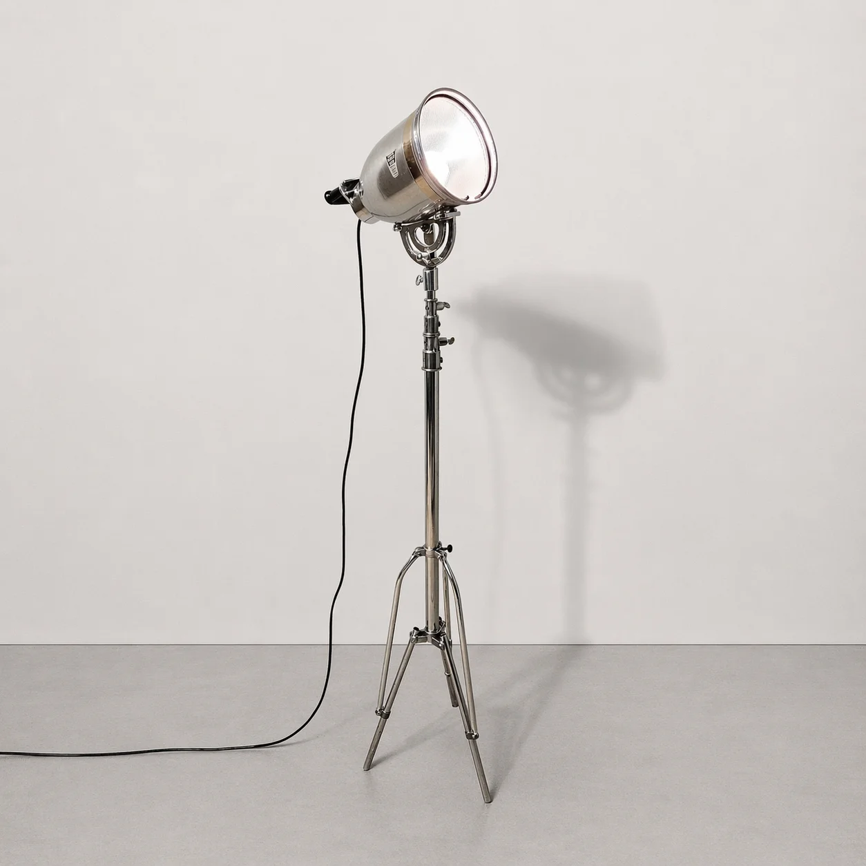 Vintage Chrome Film Studio Light with Adjustable Tripod Stand 3